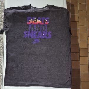 Nike Men's Charcoal Tee with Purple and Orange Graphic